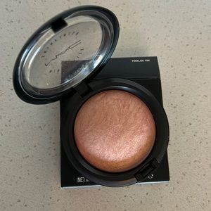 MAC Mineralize Skinfinish highlighter in Porcelain Pink BNIB *new*